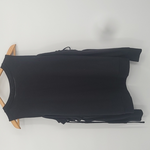 Soho New York & Company Black Cold Shoulder Top - Picture 4 of 8